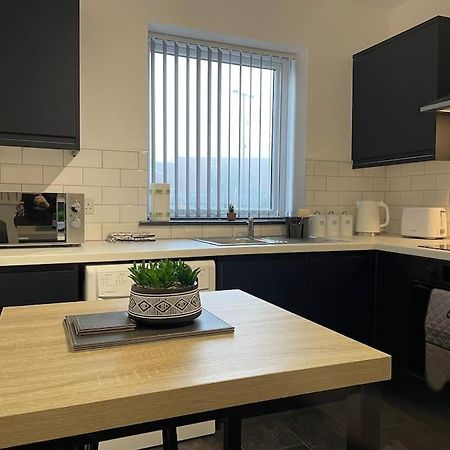 Modern Apartment With En-Suite & Private Kitchen Stoke-on-Trent المظهر الخارجي الصورة